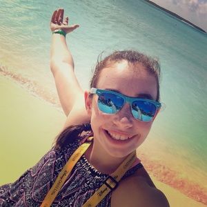 Meet your Posher, Ava